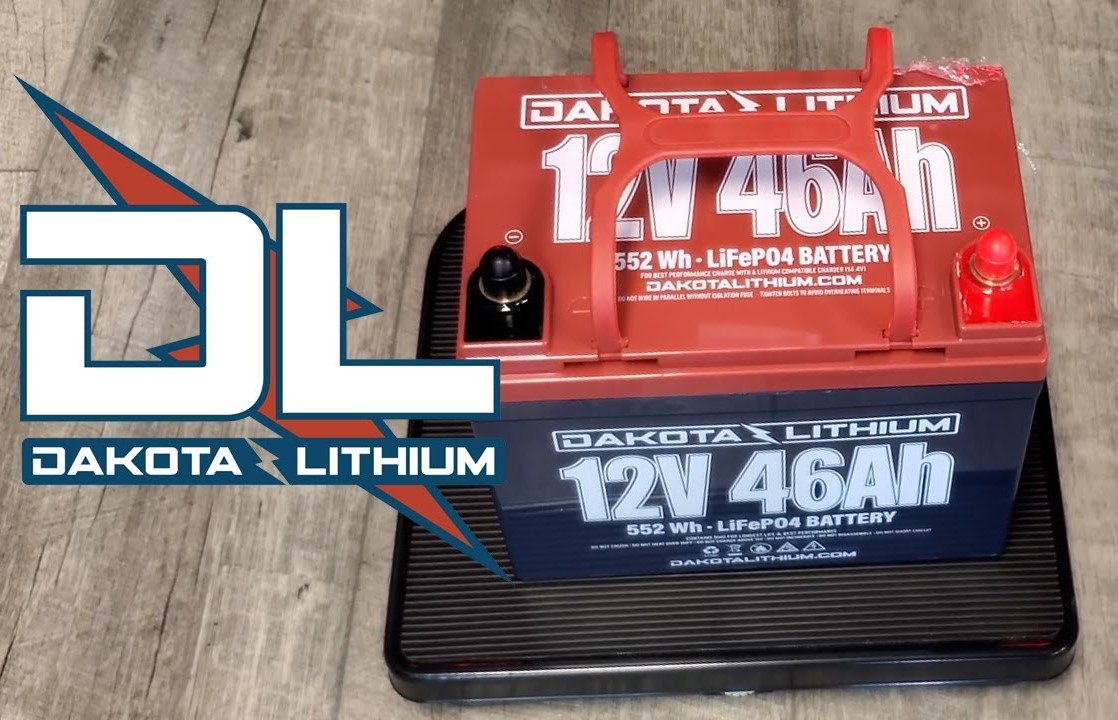 Dakota Lithium - 12V 10 Amp LiFePO4 Deep Cycle Battery Charger - Optimal  for Quickly Charging Larger Batteries, Works with all 12V Dakota Lithium